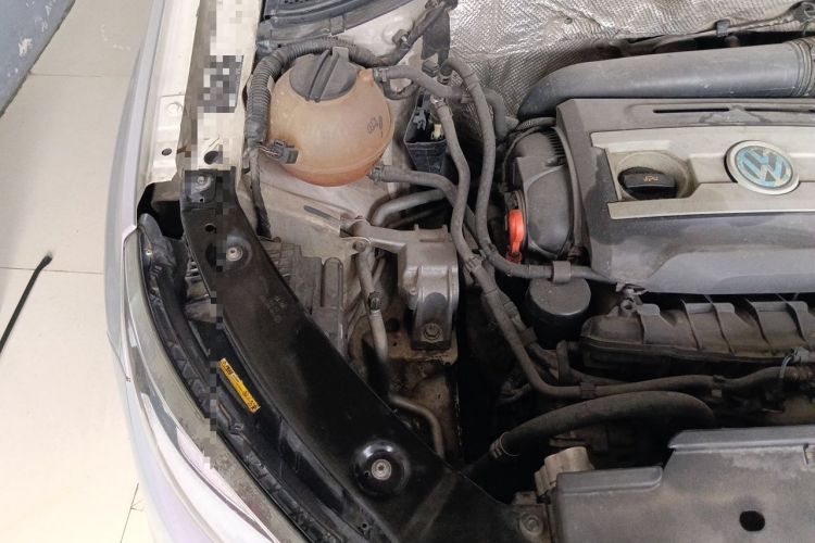 Used Volkswagen Tiguan 2013 1.8 TSI Automatic All-Wheel Drive Luxury Model Engine Bay Right