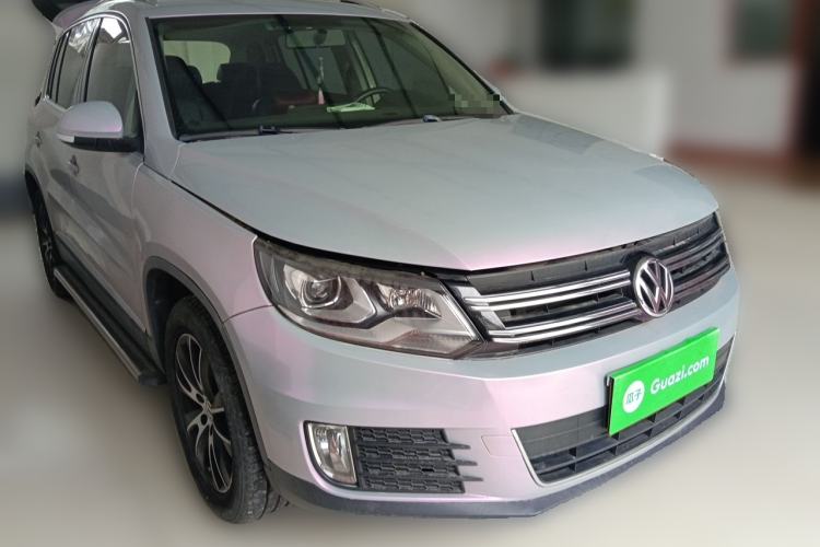 Used Volkswagen Tiguan 2013 1.8 TSI Automatic All-Wheel Drive Luxury Model Front Right 45 Deg