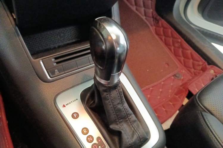 Used Volkswagen Tiguan 2013 1.8 TSI Automatic All-Wheel Drive Luxury Model Gear Lever