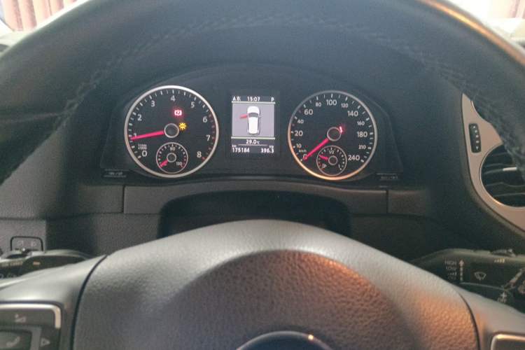 Used Volkswagen Tiguan 2013 1.8 TSI Automatic All-Wheel Drive Luxury Model Instrument Cluster