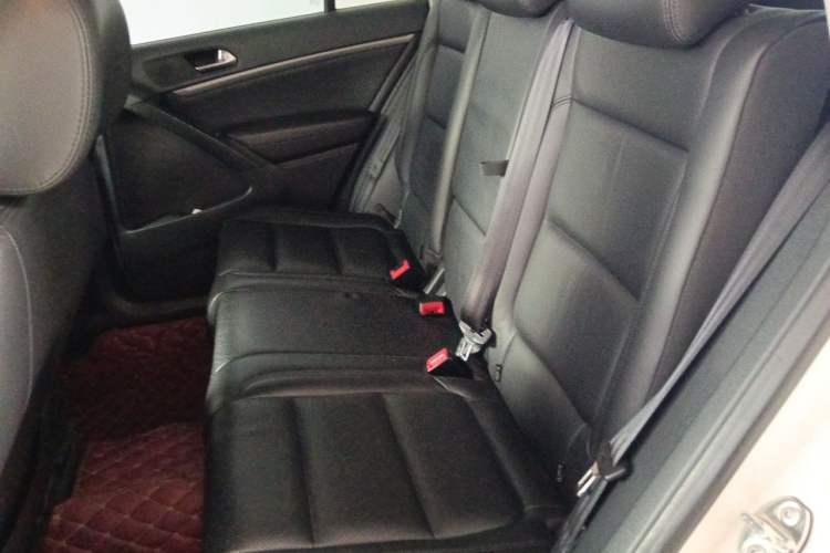 Used Volkswagen Tiguan 2013 1.8 TSI Automatic All-Wheel Drive Luxury Model Left Rear Seat
