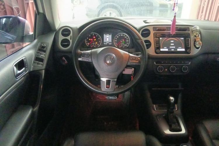 Used Volkswagen Tiguan 2013 1.8 TSI Automatic All-Wheel Drive Luxury Model Steering Wheel