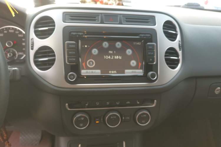 Used Volkswagen Tiguan 2013 1.8TSI Automatic Two-Wheel Drive Luxury Model Audio And AC Panel