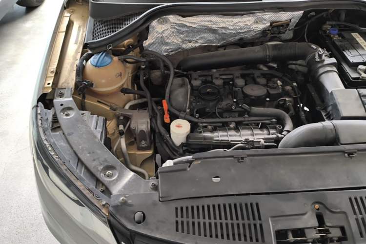Used Volkswagen Tiguan 2013 1.8 TSI Automatic Two-Wheel Drive Comfort Edition Engine Bay Right
