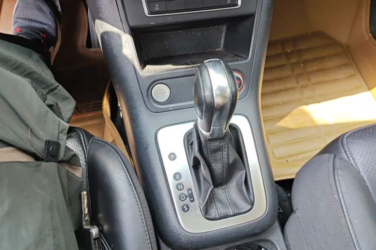 Used Volkswagen Tiguan 2013 1.8TSI Automatic Two-Wheel Drive Luxury Model Gear Lever