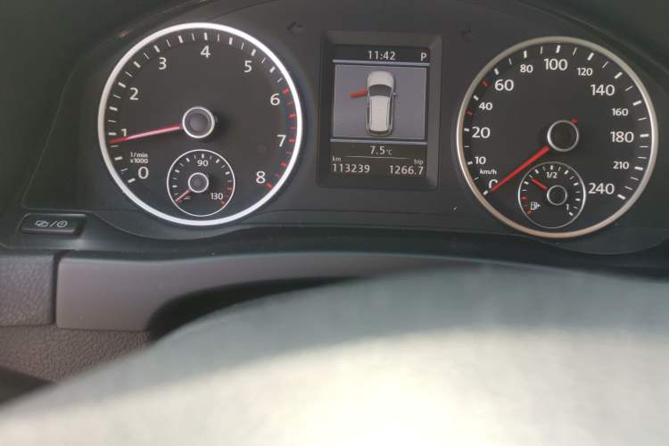 Used Volkswagen Tiguan 2013 1.8TSI Automatic Two-Wheel Drive Luxury Model Odometer Close Up