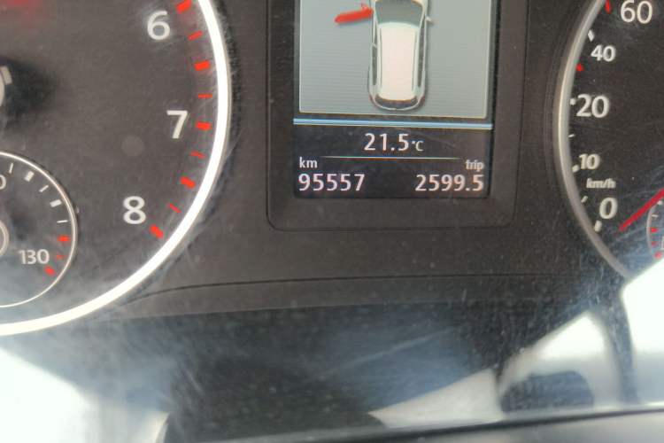 Used Volkswagen Tiguan 2013 1.8TSI Automatic Two-Wheel Drive Luxury Model Odometer Close Up