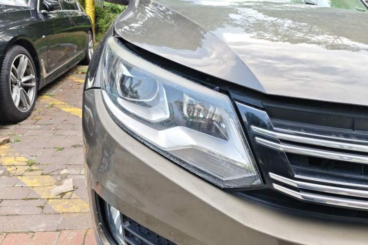 Used Volkswagen Tiguan 2013 1.8 TSI Automatic Two-Wheel Drive Comfort Edition Right Front Headlight