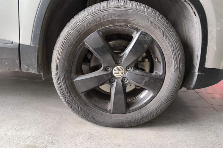 Used Volkswagen Tiguan 2013 1.8 TSI Automatic Two-Wheel Drive Comfort Edition Right Front Wheel Hub