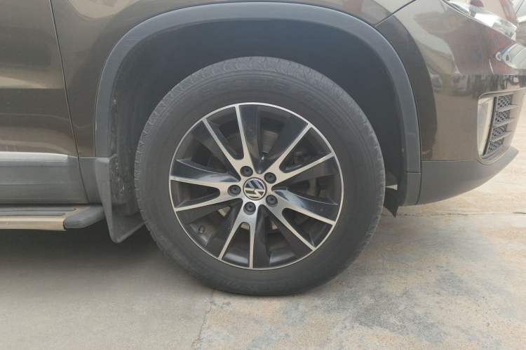 Used Volkswagen Tiguan 2013 1.8TSI Automatic Two-Wheel Drive Luxury Model Right Front Wheel Hub