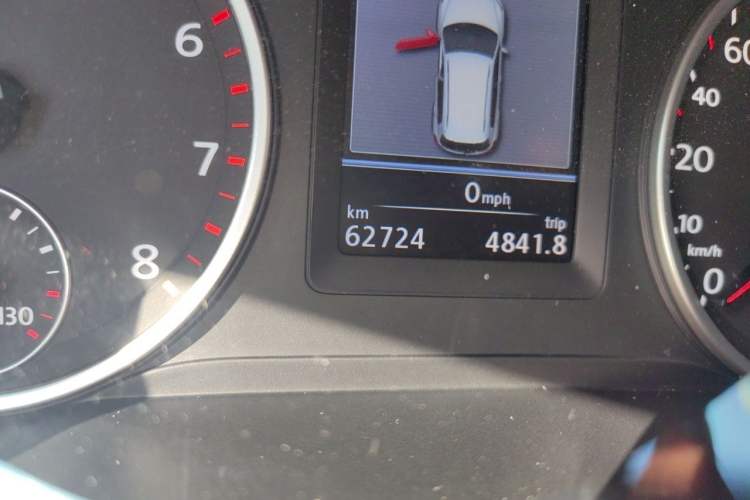 Used Volkswagen Tiguan 2013 1.8TSI Automatic Two-Wheel Drive Luxury Model Odometer Close Up