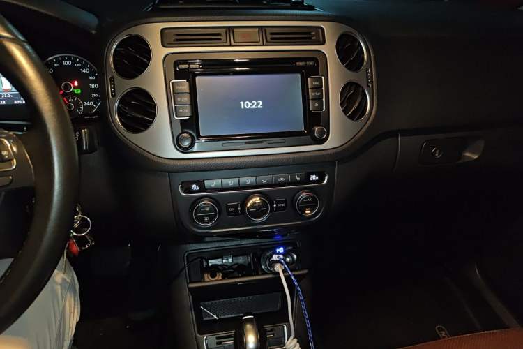Used Volkswagen Tiguan 2013 1.8TSI Automatic Two-Wheel Drive Luxury Model Audio And AC Panel