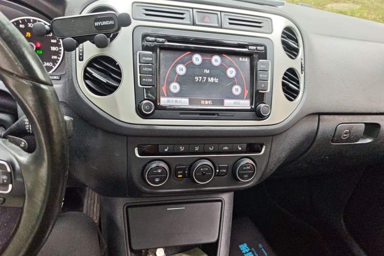 Used Volkswagen Tiguan 2013 1.8TSI Automatic Two-Wheel Drive Luxury Model Audio And AC Panel