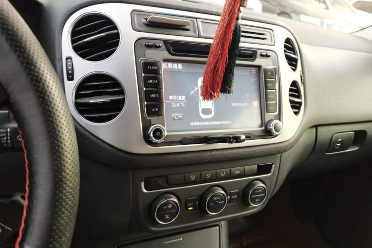 Used Volkswagen Tiguan 2013 1.8 TSI Automatic Two-Wheel Drive Comfort Edition Audio And AC Panel