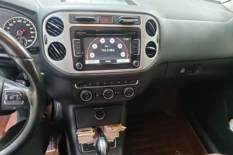 Used Volkswagen Tiguan 2013 1.8TSI Automatic Two-Wheel Drive Luxury Model Audio And AC Panel