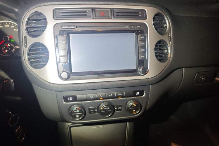 Used Volkswagen Tiguan 2013 1.8 TSI Automatic Two-Wheel Drive Comfort Edition Audio And AC Panel