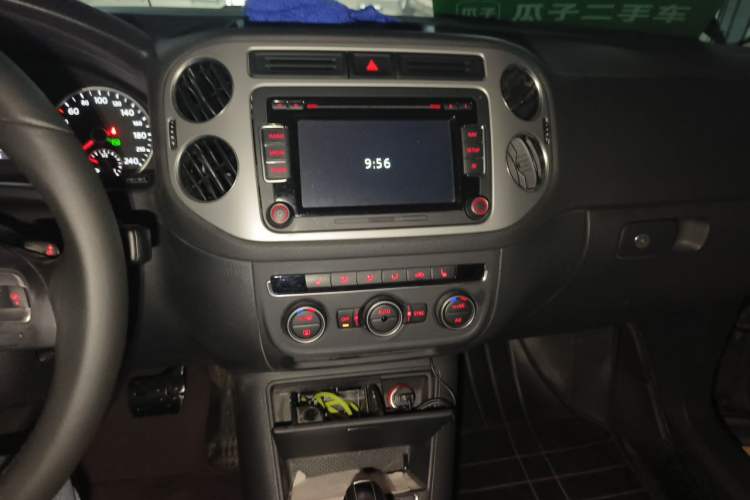 Used Volkswagen Tiguan 2013 1.8 TSI Automatic All-Wheel Drive Luxury Model Audio And AC Panel