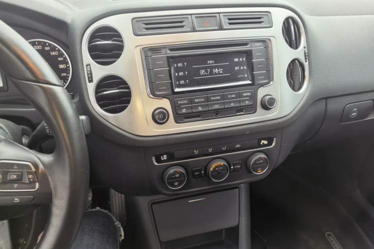 Used Volkswagen Tiguan 2013 1.8 TSI Automatic Two-Wheel Drive Comfort Edition Audio And AC Panel