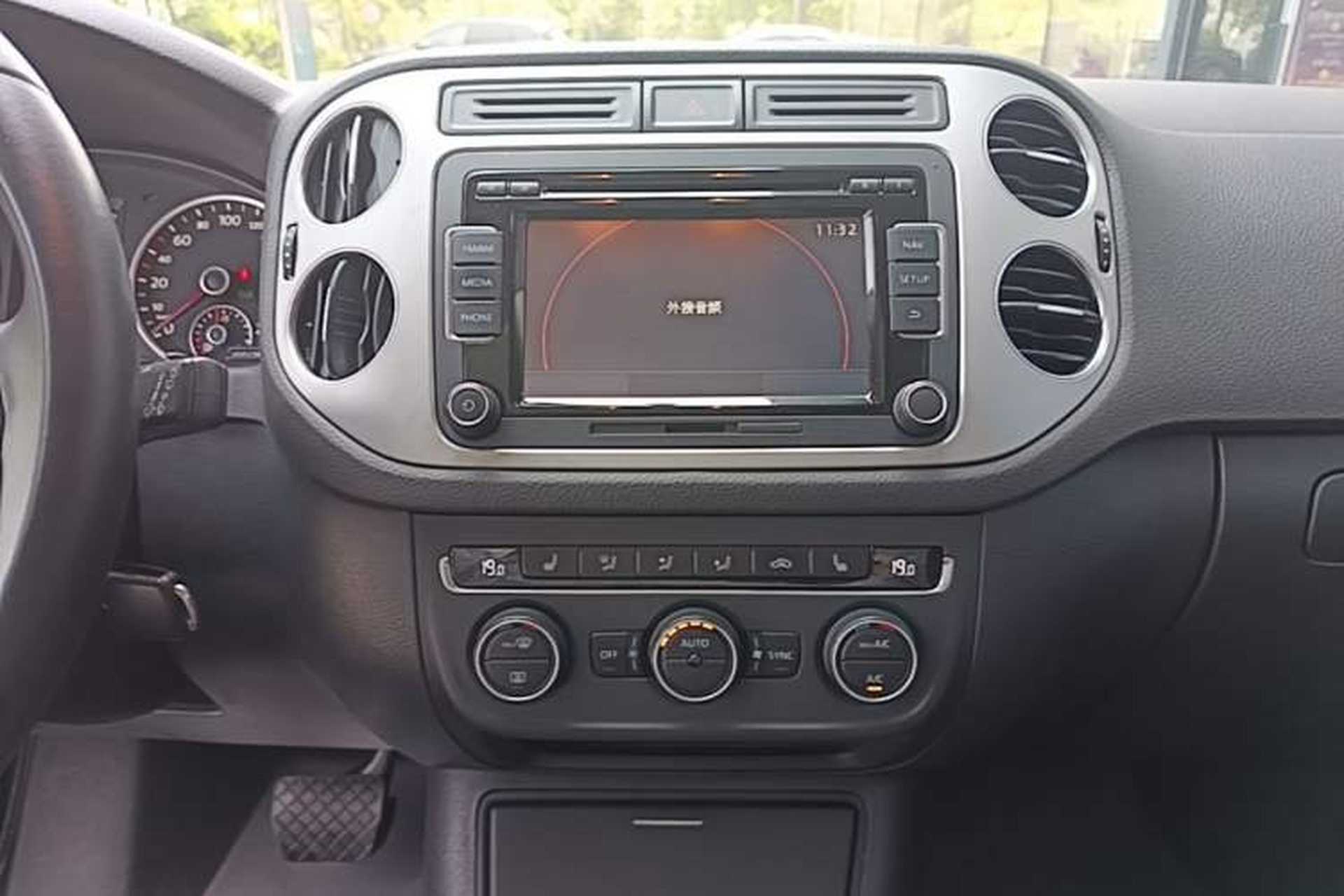 Used Volkswagen Tiguan 2013 1.8TSI Automatic Two-Wheel Drive Luxury Model Audio And AC Panel
