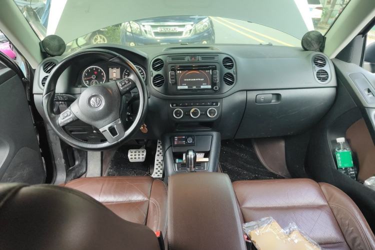 Used Volkswagen Tiguan 2013 1.8 TSI Automatic All-Wheel Drive Luxury Model Center Console