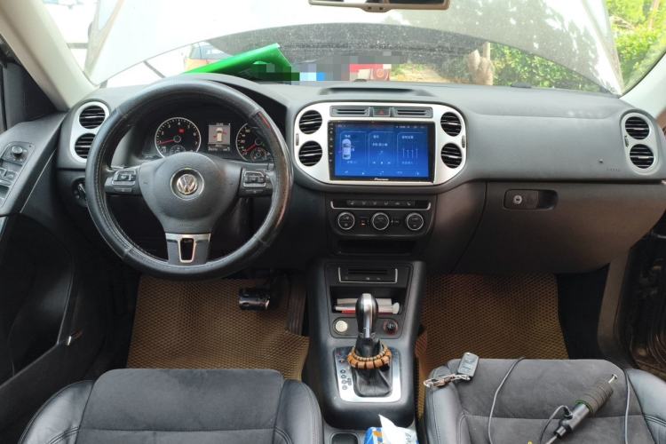 Used Volkswagen Tiguan 2013 2.0 TSI Automatic All-Wheel-Drive Flagship Edition Center Console