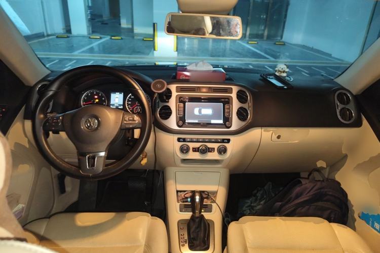 Used Volkswagen Tiguan 2013 2.0 TSI Automatic All-Wheel Drive Luxury Edition Center Console