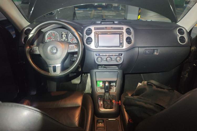 Used Volkswagen Tiguan 2013 1.8 TSI Automatic Two-Wheel Drive Comfort Edition Center Console