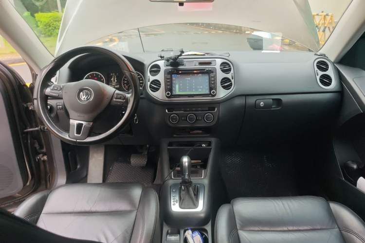 Used Volkswagen Tiguan 2013 1.8TSI Automatic Two-Wheel Drive Trend Edition Center Console