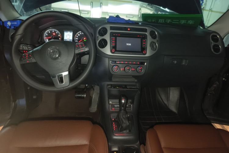 Used Volkswagen Tiguan 2013 1.8 TSI Automatic All-Wheel Drive Luxury Model Center Console