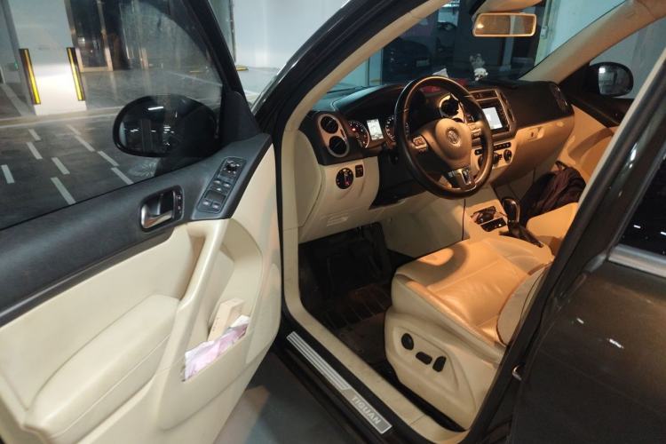 Used Volkswagen Tiguan 2013 2.0 TSI Automatic All-Wheel Drive Luxury Edition Driver Seat
