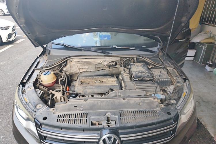 Used Volkswagen Tiguan 2013 1.8 TSI Automatic All-Wheel Drive Luxury Model Engine Bay