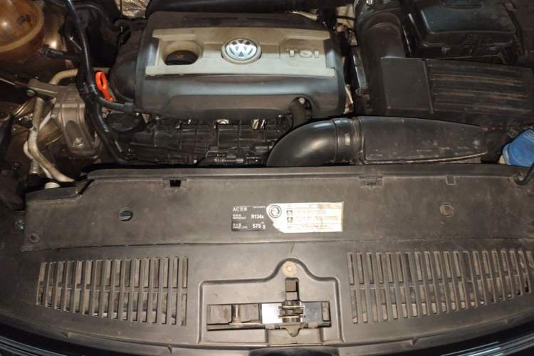 Used Volkswagen Tiguan 2013 2.0 TSI Automatic All-Wheel Drive Luxury Edition Engine Bay