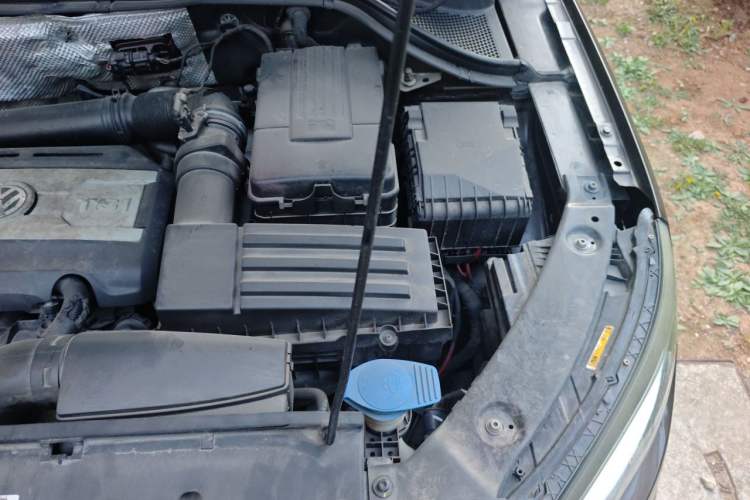 Used Volkswagen Tiguan 2013 1.8 TSI Automatic Two-Wheel Drive Comfort Edition Engine Bay Left
