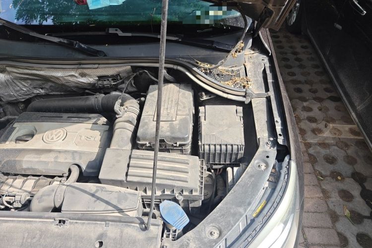 Used Volkswagen Tiguan 2013 1.8 TSI Automatic All-Wheel Drive Luxury Model Engine Bay Left