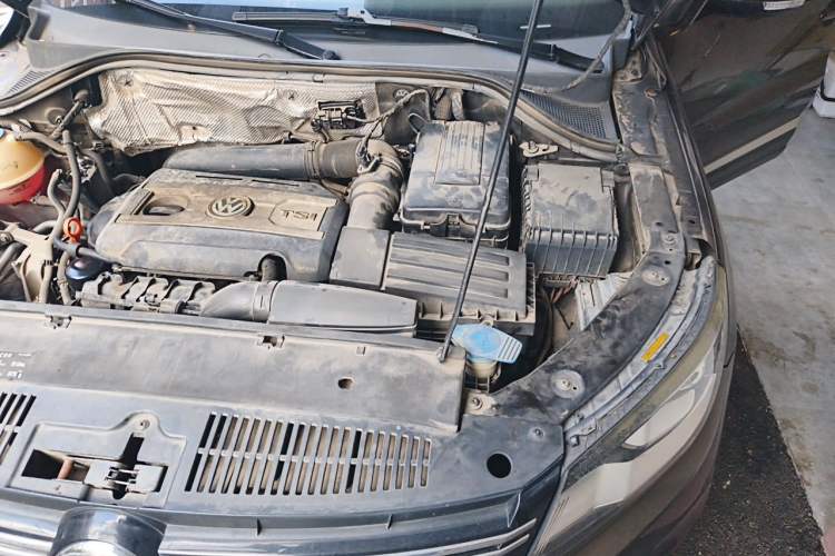 Used Volkswagen Tiguan 2013 1.8 TSI Automatic All-Wheel Drive Luxury Model Engine Bay Left