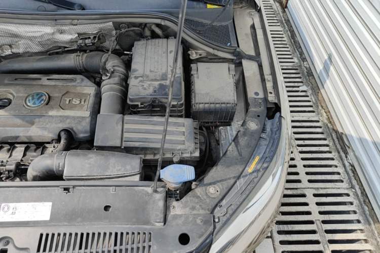 Used Volkswagen Tiguan 2013 1.8 TSI Automatic Two-Wheel Drive Comfort Edition Engine Bay Left