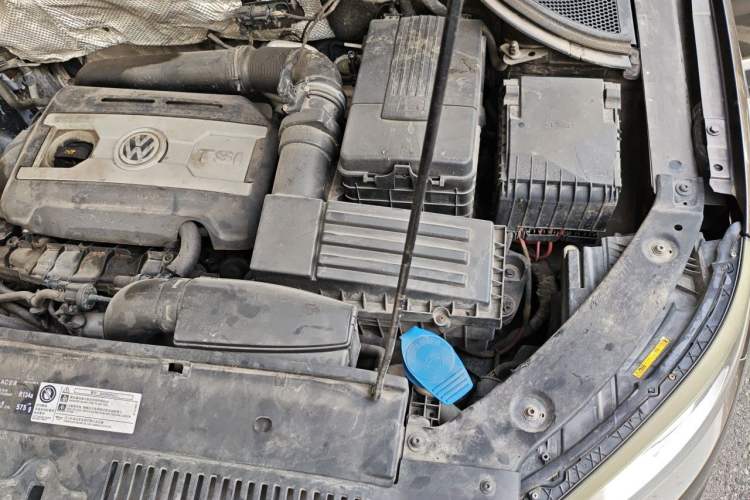Used Volkswagen Tiguan 2013 1.8 TSI Automatic All-Wheel Drive Luxury Model Engine Bay Left