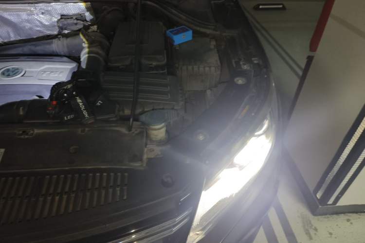 Used Volkswagen Tiguan 2013 1.8 TSI Automatic All-Wheel Drive Luxury Model Engine Bay Left