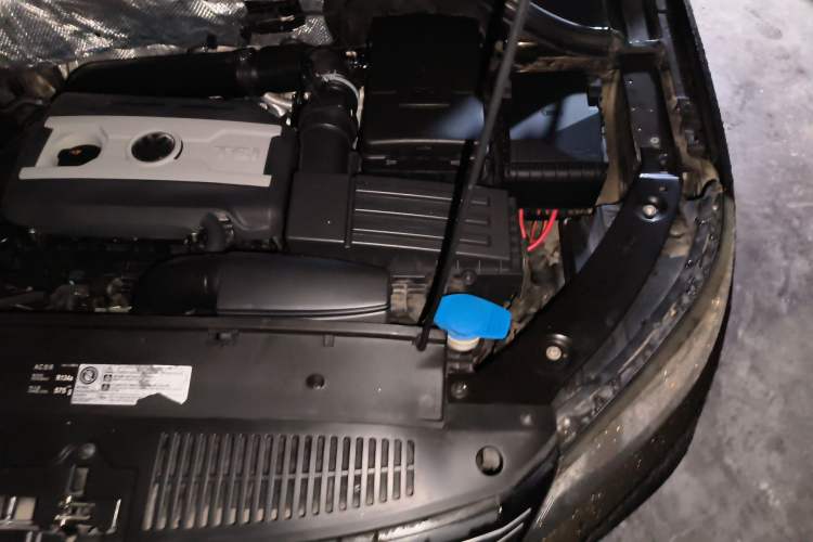 Used Volkswagen Tiguan 2013 1.8 TSI Automatic Two-Wheel Drive Comfort Edition Engine Bay Left
