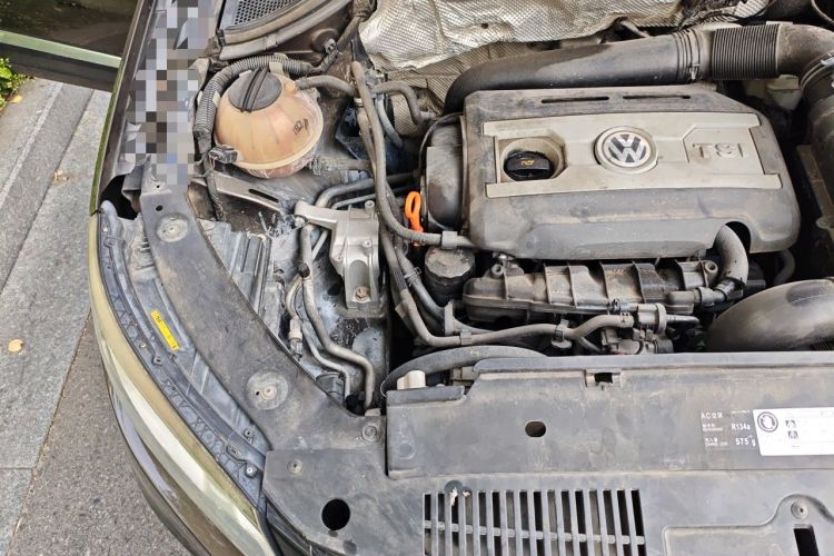 Used Volkswagen Tiguan 2013 1.8 TSI Automatic All-Wheel Drive Luxury Model Engine Bay Right