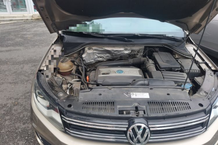 Used Volkswagen Tiguan 2013 2.0 TSI Automatic All-Wheel-Drive Flagship Edition Engine Bay Right