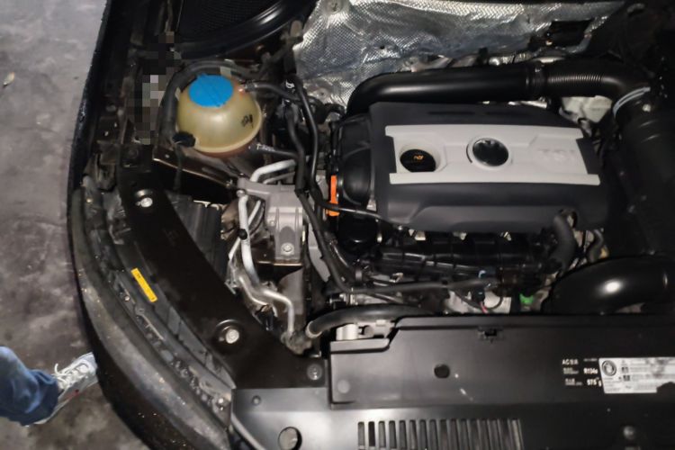 Used Volkswagen Tiguan 2013 1.8 TSI Automatic Two-Wheel Drive Comfort Edition Engine Bay Right