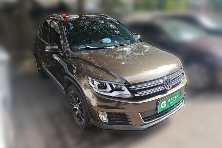 Used Volkswagen Tiguan 2013 1.8 TSI Automatic All-Wheel Drive Luxury Model Front Right 45 Deg