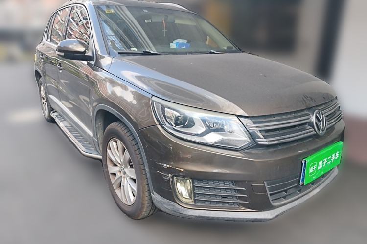 Used Volkswagen Tiguan 2013 1.8 TSI Automatic All-Wheel Drive Luxury Model Front Right 45 Deg