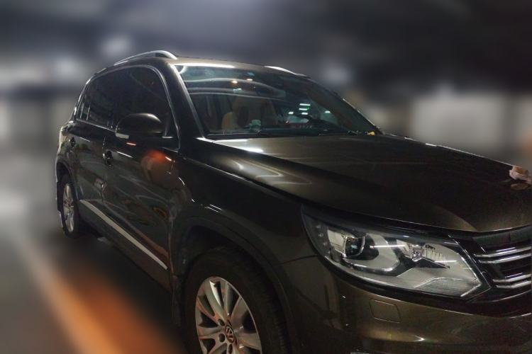Used Volkswagen Tiguan 2013 2.0 TSI Automatic All-Wheel Drive Luxury Edition Front Right 45 Deg