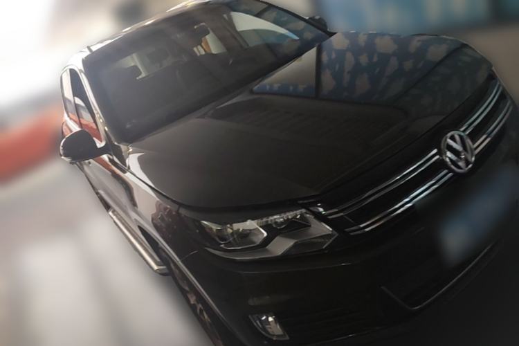 Used Volkswagen Tiguan 2013 2.0 TSI Automatic All-Wheel Drive Luxury Edition Front Right 45 Deg
