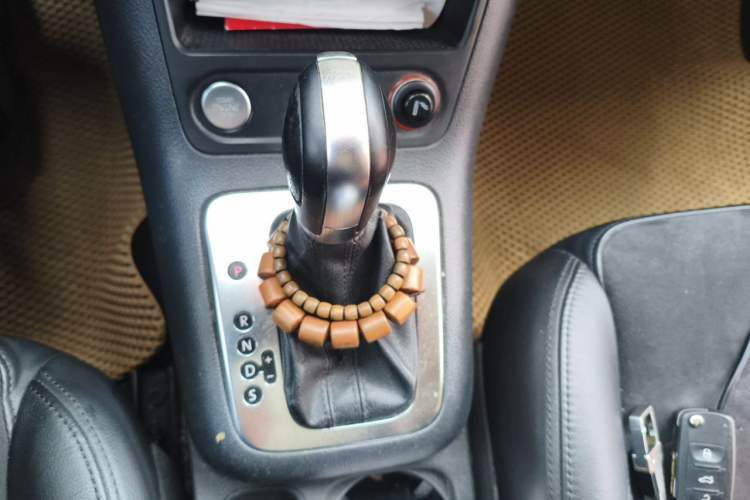 Used Volkswagen Tiguan 2013 2.0 TSI Automatic All-Wheel-Drive Flagship Edition Gear Lever