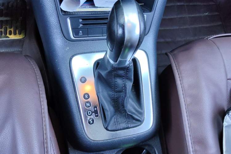 Used Volkswagen Tiguan 2013 1.8TSI Automatic Two-Wheel Drive Luxury Model Gear Lever