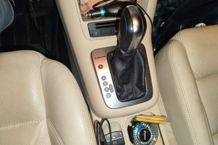 Used Volkswagen Tiguan 2013 2.0 TSI Automatic All-Wheel Drive Luxury Edition Gear Lever