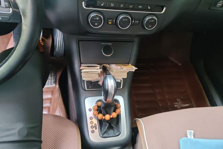 Used Volkswagen Tiguan 2013 1.8TSI Automatic Two-Wheel Drive Luxury Model Gear Lever